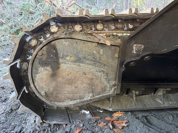 2013-deere-2454d-image-13