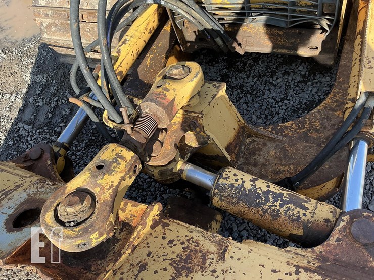 2005-deere-700h-lgp-image-12