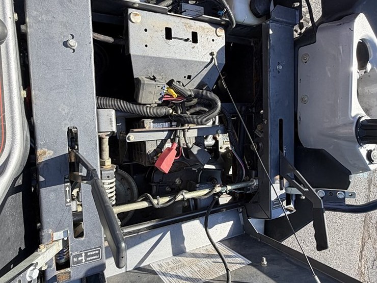 2022-altoz-trx766i-zero-turn-mower-66"-deck-image-27