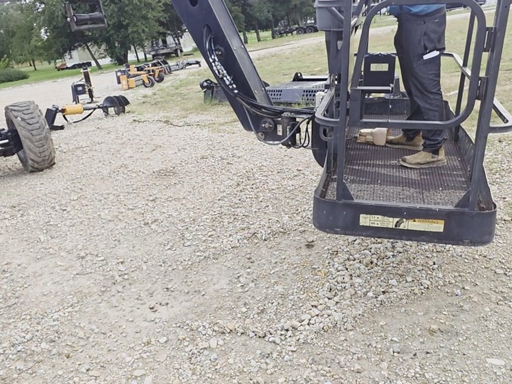 2015-jlg-800aj-image-11