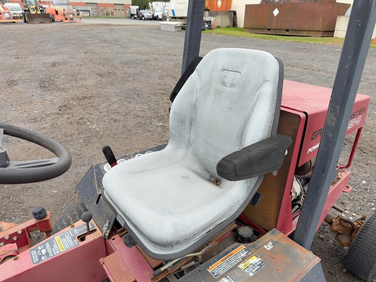 toro-groundsmaster-325d-image-13