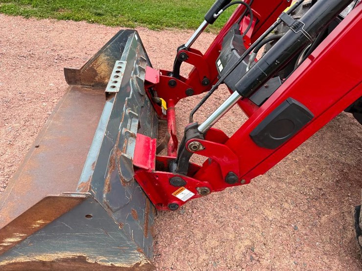 case-ih-farmall-85u-image-19