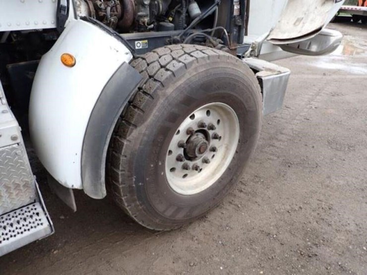 2015-peterbilt-367-image-24
