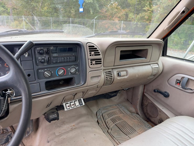 2000-chevrolet-3500hd-image-26