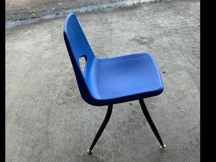 #113-•-(5)-chairs-image-3