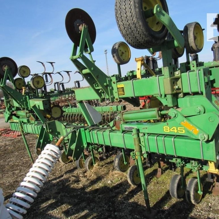 1989 JOHN DEERE 845