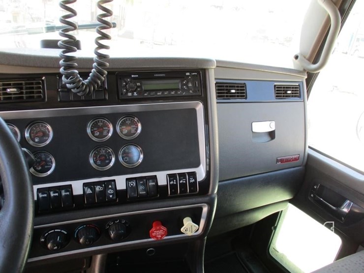 2014-kenworth-t800-image-10