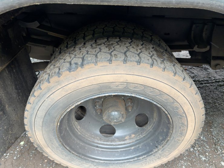2000-chevrolet-3500hd-image-9