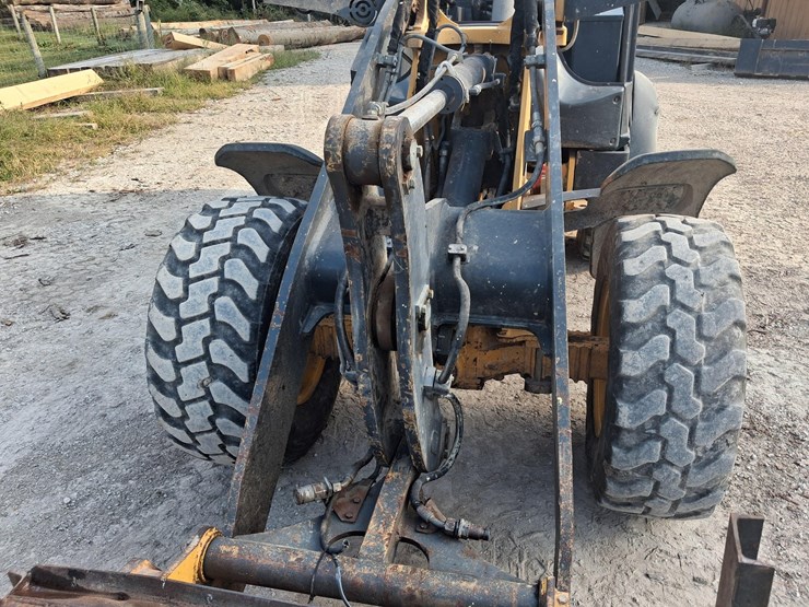 2015-deere-204k-image-5