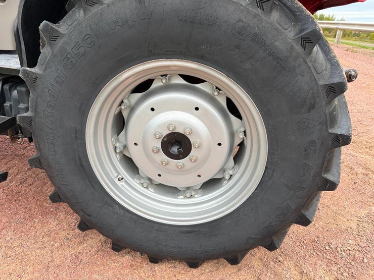 case-ih-farmall-85u-image-7