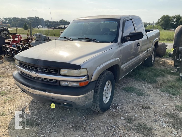 2000-chevrolet-silverado-1500-image-1