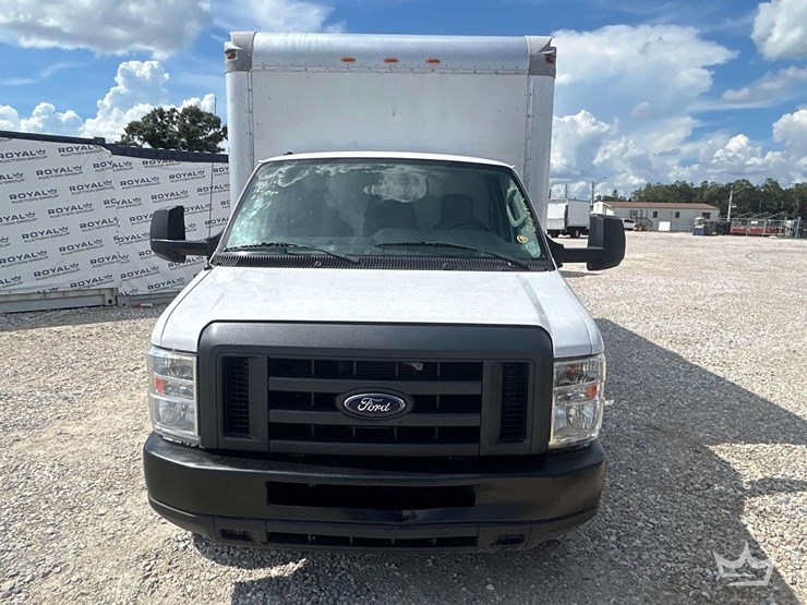 2019-ford-e350-image-25