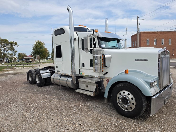 2007-kenworth-w900-image-24