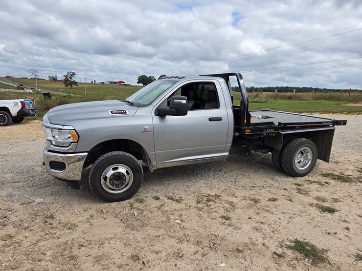 2024-dodge-3500-image-2