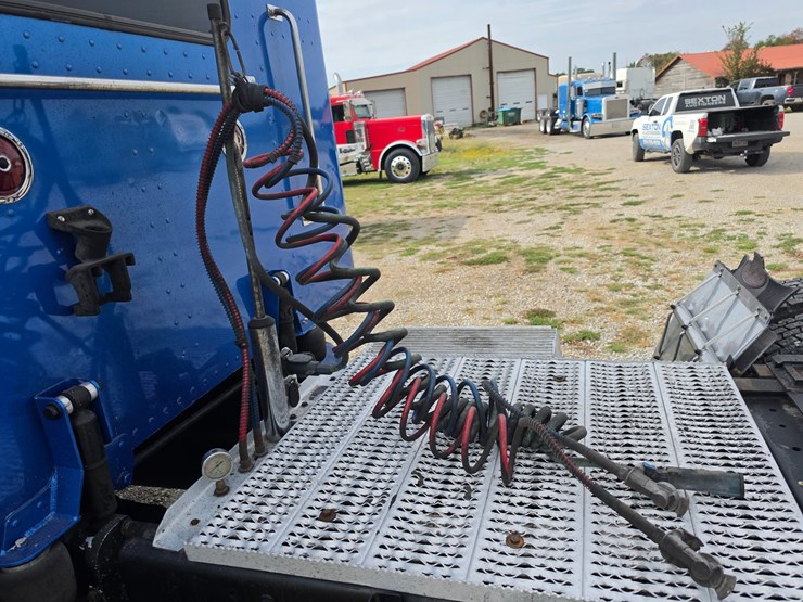 2006-peterbilt-379-image-75