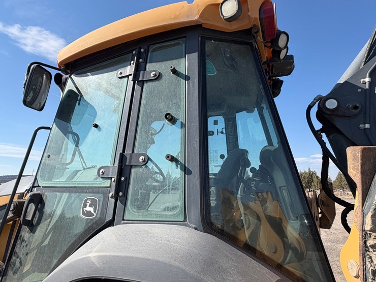 2017-deere-410l-image-52