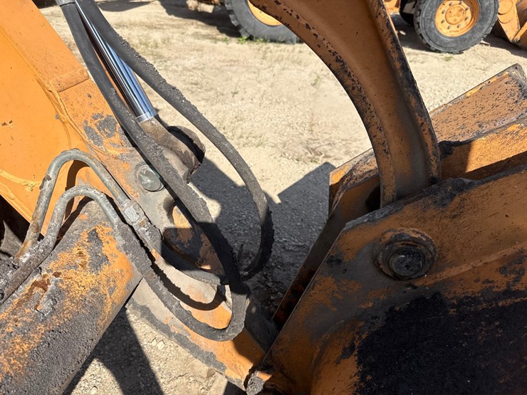 #2483-•-2009-case-570mxt-series-3-skip-loader-image-13