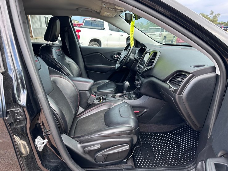 2019-jeep-cherokee-image-21