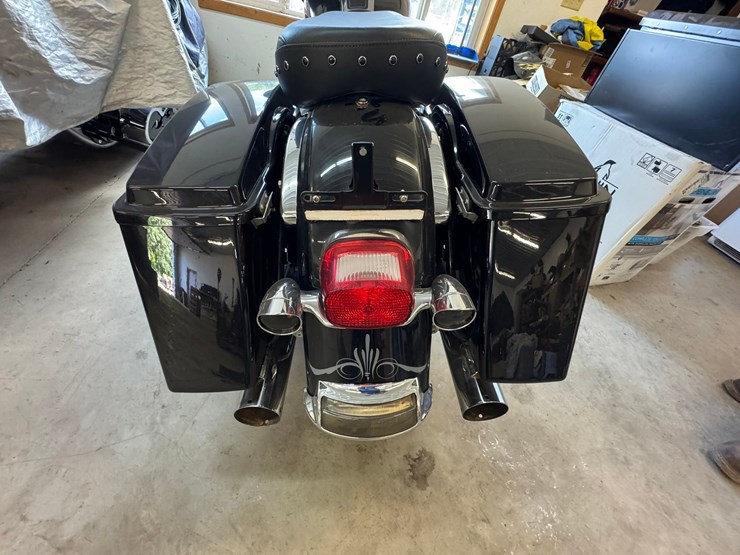 #1922-•-2011-harley-davidson-electra-glide-classic-motorcycle-image-15
