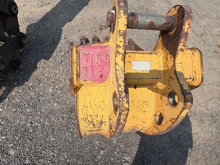 2016-deere-410l-image-45
