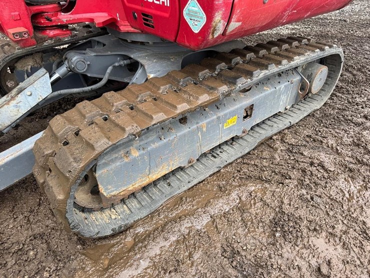 2017-takeuchi-tb230-image-16