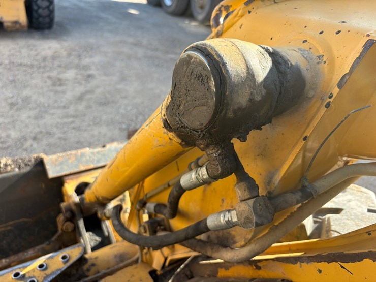 2003-john-deere-240-image-36