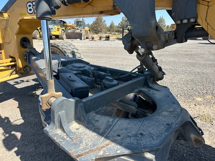 2013-deere-872gp-image-18