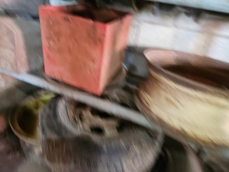 #8780-•-shelf-contents-lot-image-15