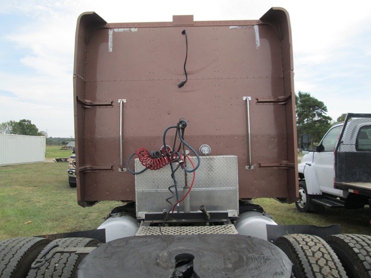 2006-peterbilt-379-image-10