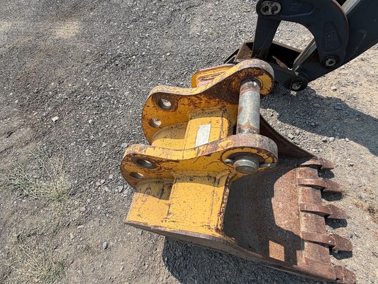 2016-deere-410l-image-43