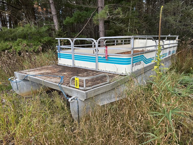 #3286-•-pontoon-boat-image-1