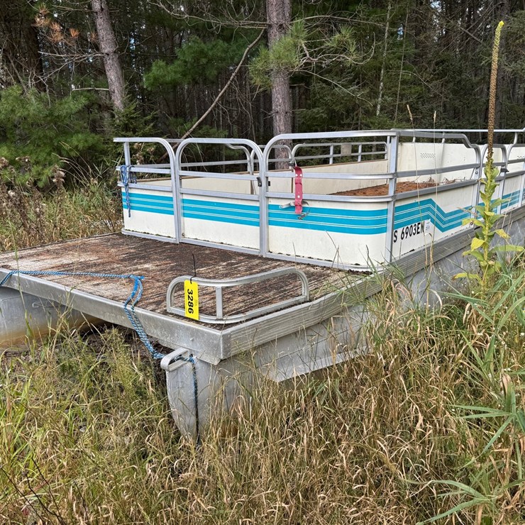 #3286 • Pontoon Boat