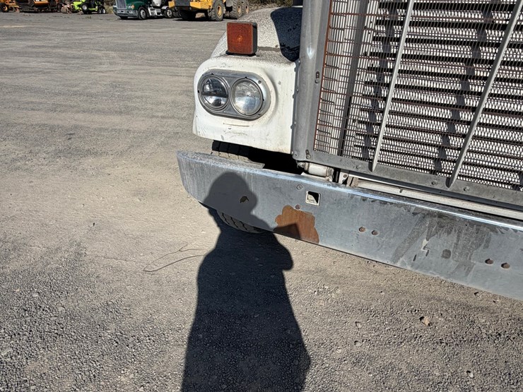 #2532-•-kenworth-w928-tandem-axle-dump-truck-image-15