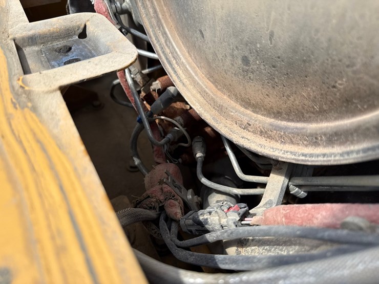 2019-caterpillar-352f-image-49