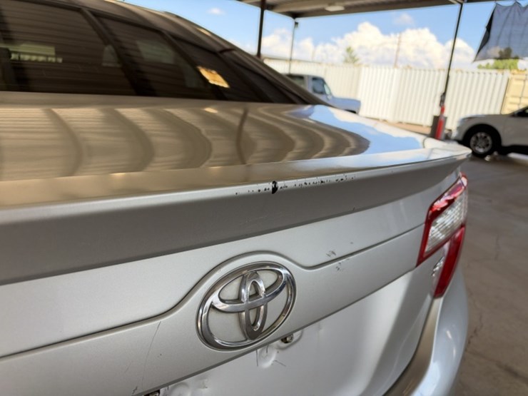 2014-toyota-camry-sdn-image-14
