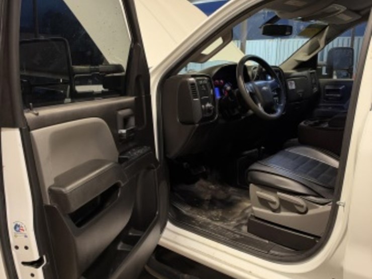 2016-chevrolet-silverado-3500hd-image-26