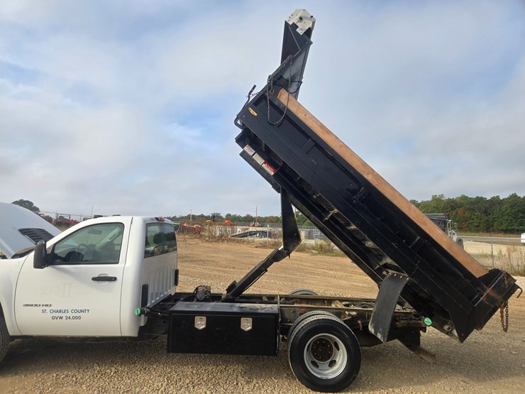 2013-gmc-sierra-3500-image-13