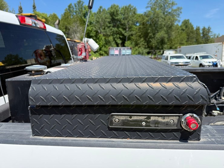2019-chevrolet-2500hd-image-35