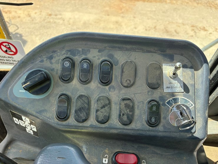 #3650-•-2011-komatsu-w380-6-wheel-loader-image-45