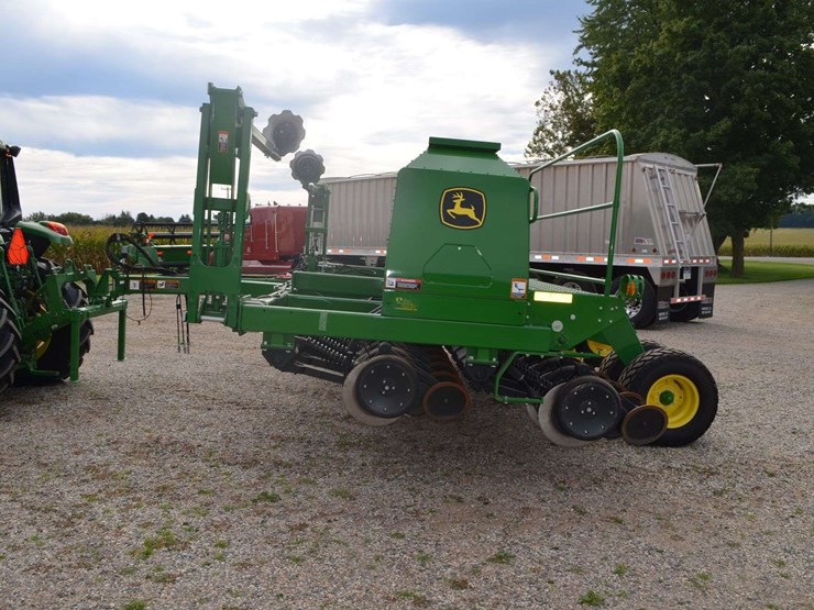 2016-john-deere-1590-image-11