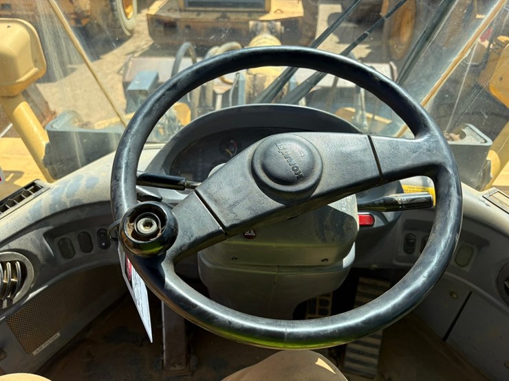 #3650-•-2011-komatsu-w380-6-wheel-loader-image-44