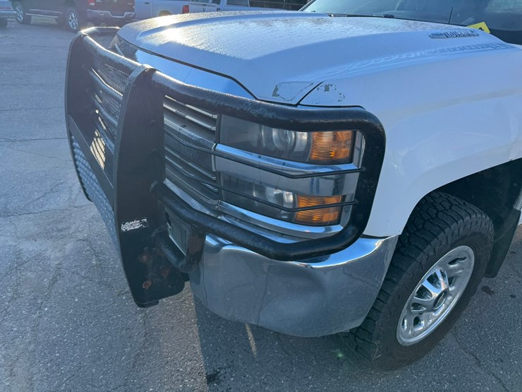 2015-chevrolet-3500hd-image-10