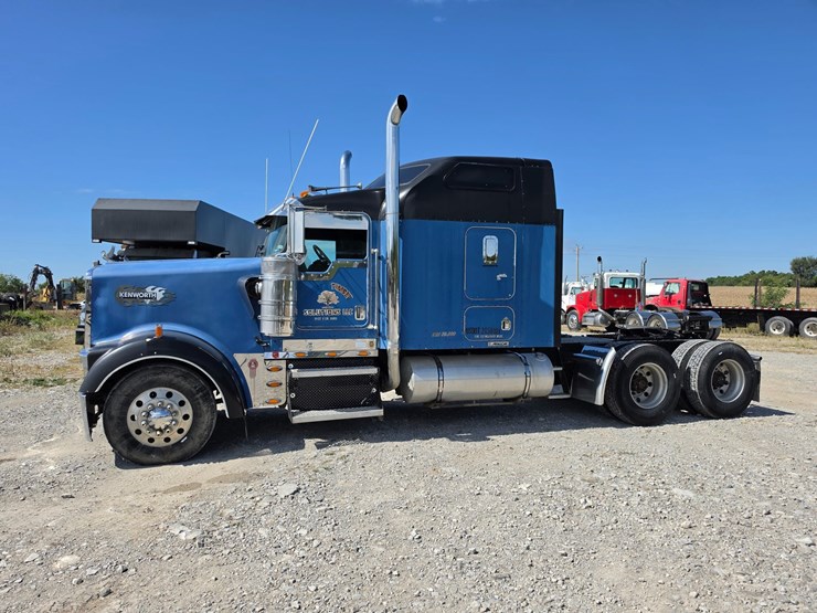 2003-kenworth-w900-image-5