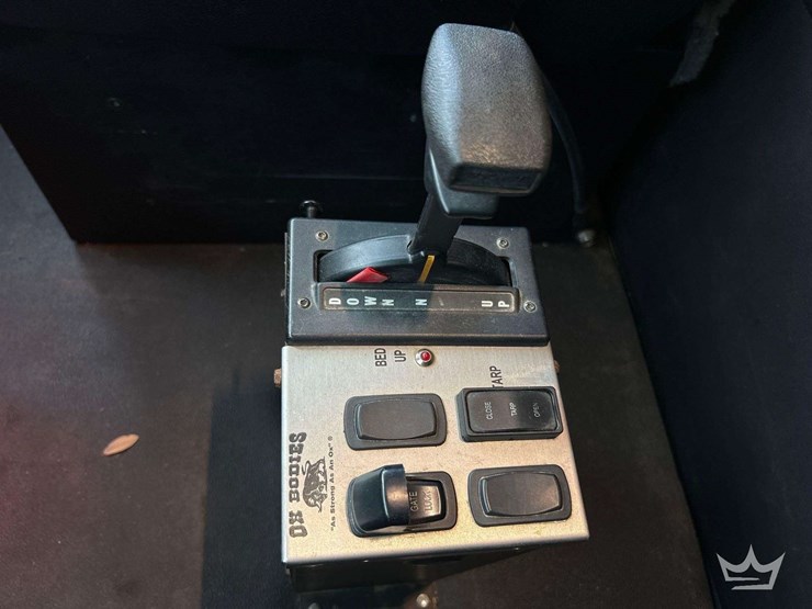 2022-kenworth-t880-image-35