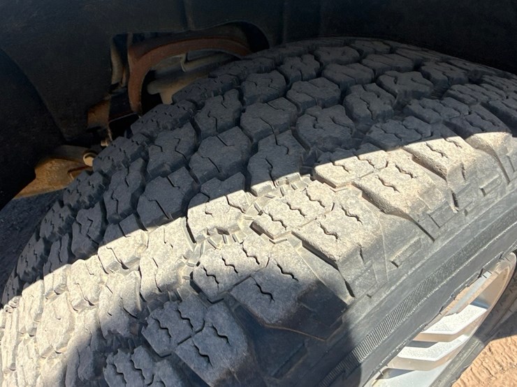 #1395-•-2019-chevrolet-silverado-4x4-pickup-truck-image-52