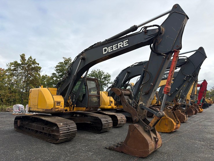 deere-225d-lc-image-3