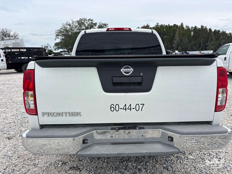 2016-nissan-frontier-image-24