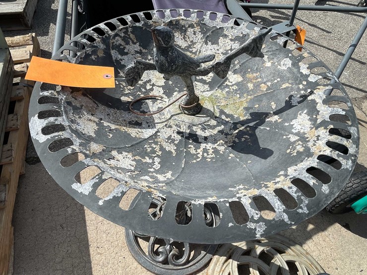 #4082-•-bird-bath-and-patio-umbrella-base-(03)-image-2