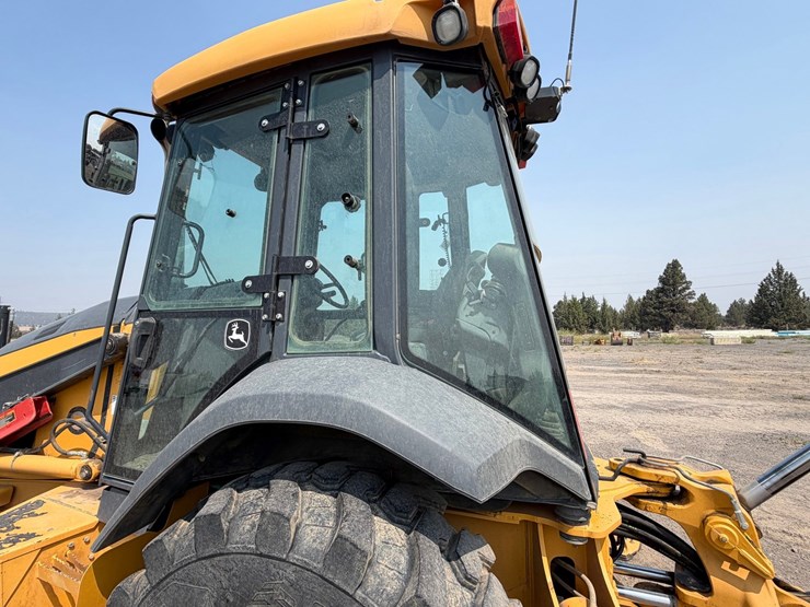 2016-deere-410l-image-61