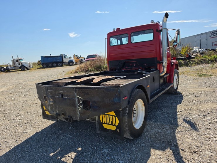 1997-freightliner-fl70-image-15